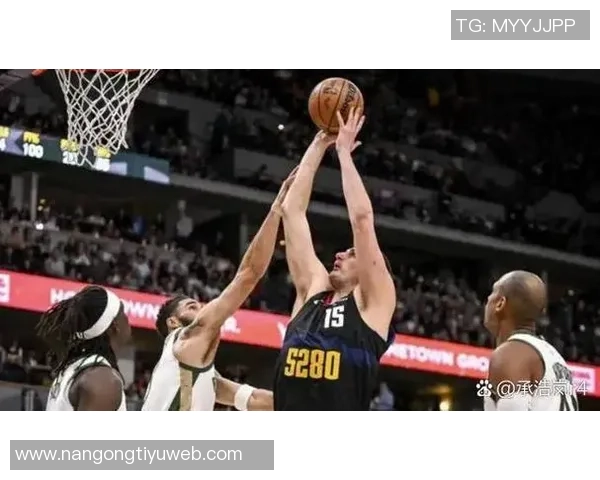 约基奇半场表现亮眼5投4中斩获10分3篮板6助攻三分球命中率高达667